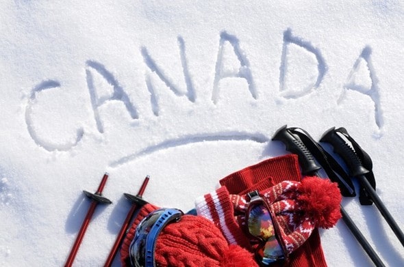 Palavra "Canadá" escrita na neve.